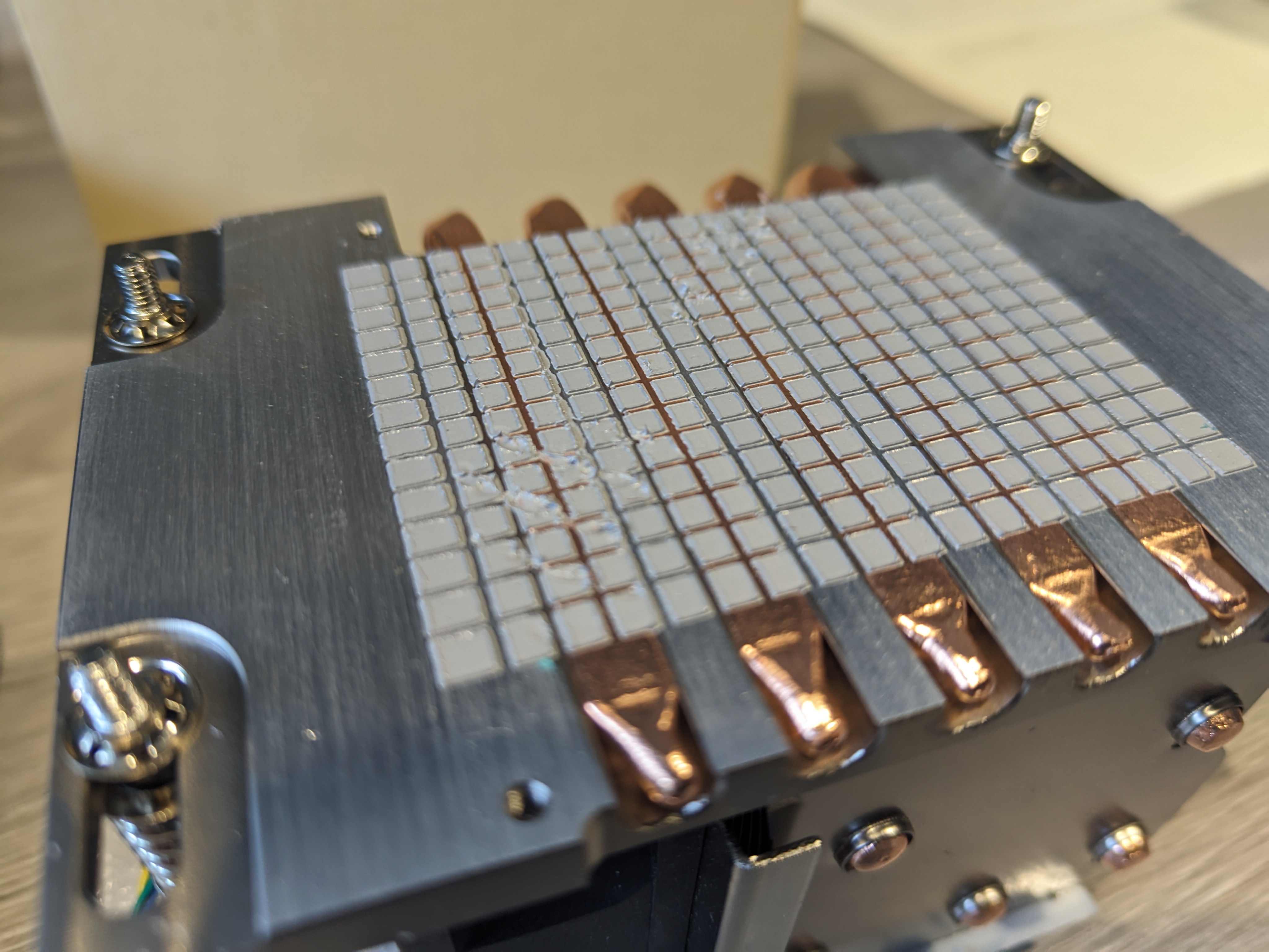 SP6 CPU fan heatsink. 2U. had thermal paste preapplied